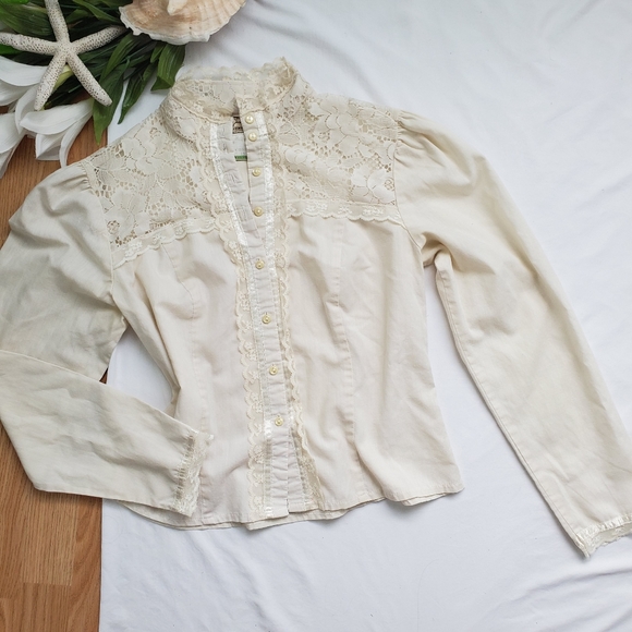 SOLD Jessica’s Gunnies Gunne Sax Lace Button Shirt - Picture 3 of 8